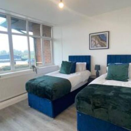 2 Bedroom Apartment - Flitwick - Contractor Friendly - Tourist Ready - Full Kitchen - Wifi - Smart Tv - Sofa Bed - Free Parking - Ideal For Short Or Long Stays Esterno foto