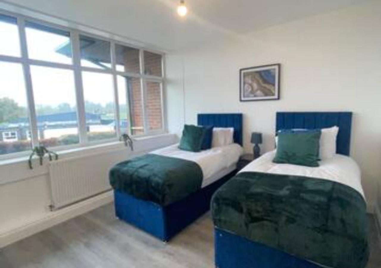 2 Bedroom Apartment - Flitwick - Contractor Friendly - Tourist Ready - Full Kitchen - Wifi - Smart Tv - Sofa Bed - Free Parking - Ideal For Short Or Long Stays Esterno foto