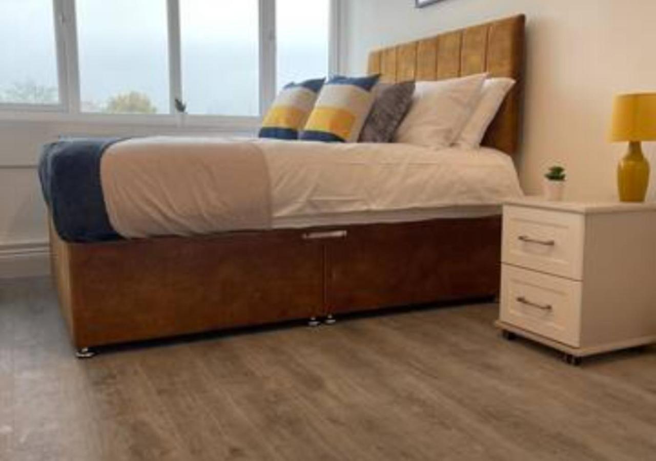 2 Bedroom Apartment - Flitwick - Contractor Friendly - Tourist Ready - Full Kitchen - Wifi - Smart Tv - Sofa Bed - Free Parking - Ideal For Short Or Long Stays Esterno foto