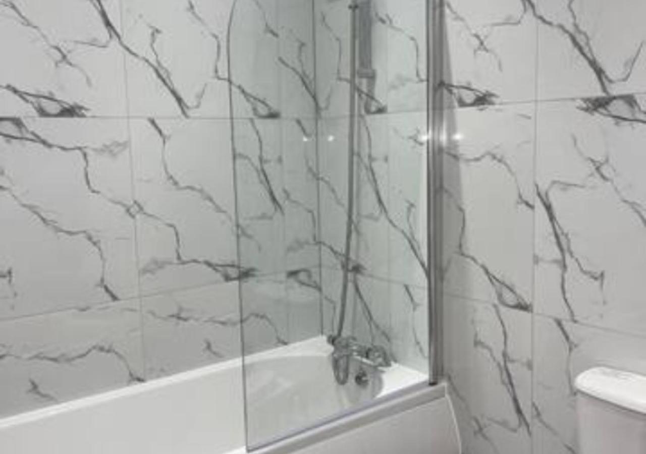 2 Bedroom Apartment - Flitwick - Contractor Friendly - Tourist Ready - Full Kitchen - Wifi - Smart Tv - Sofa Bed - Free Parking - Ideal For Short Or Long Stays Esterno foto