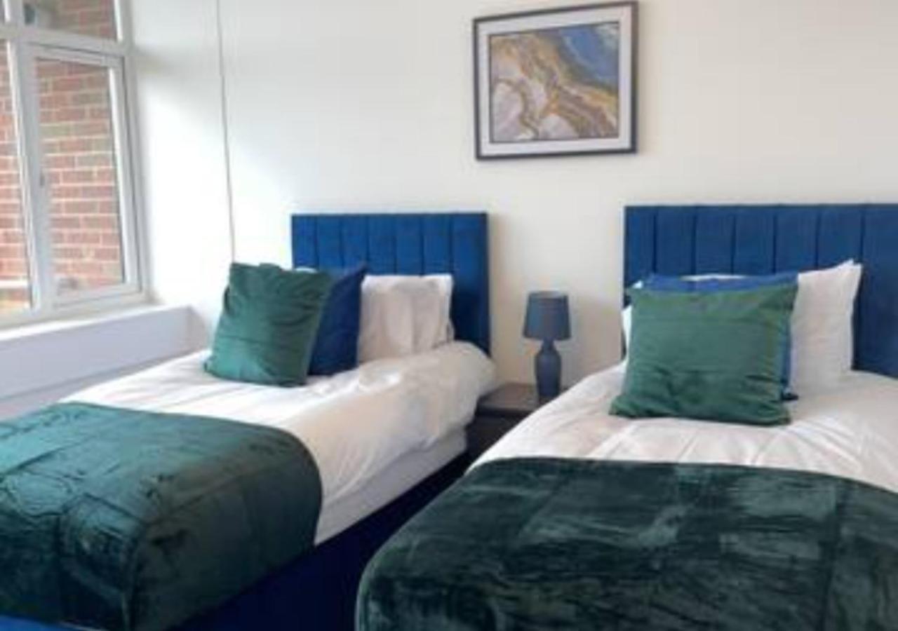 2 Bedroom Apartment - Flitwick - Contractor Friendly - Tourist Ready - Full Kitchen - Wifi - Smart Tv - Sofa Bed - Free Parking - Ideal For Short Or Long Stays Esterno foto
