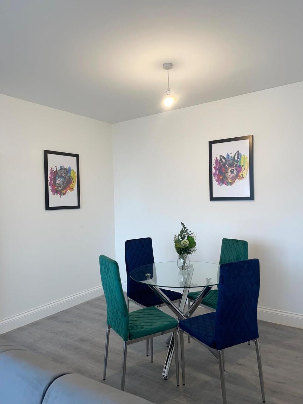 2 Bedroom Apartment - Flitwick - Contractor Friendly - Tourist Ready - Full Kitchen - Wifi - Smart Tv - Sofa Bed - Free Parking - Ideal For Short Or Long Stays Esterno foto