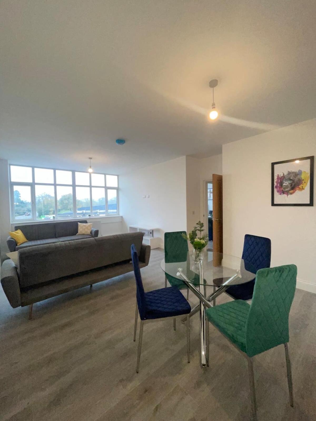 2 Bedroom Apartment - Flitwick - Contractor Friendly - Tourist Ready - Full Kitchen - Wifi - Smart Tv - Sofa Bed - Free Parking - Ideal For Short Or Long Stays Esterno foto