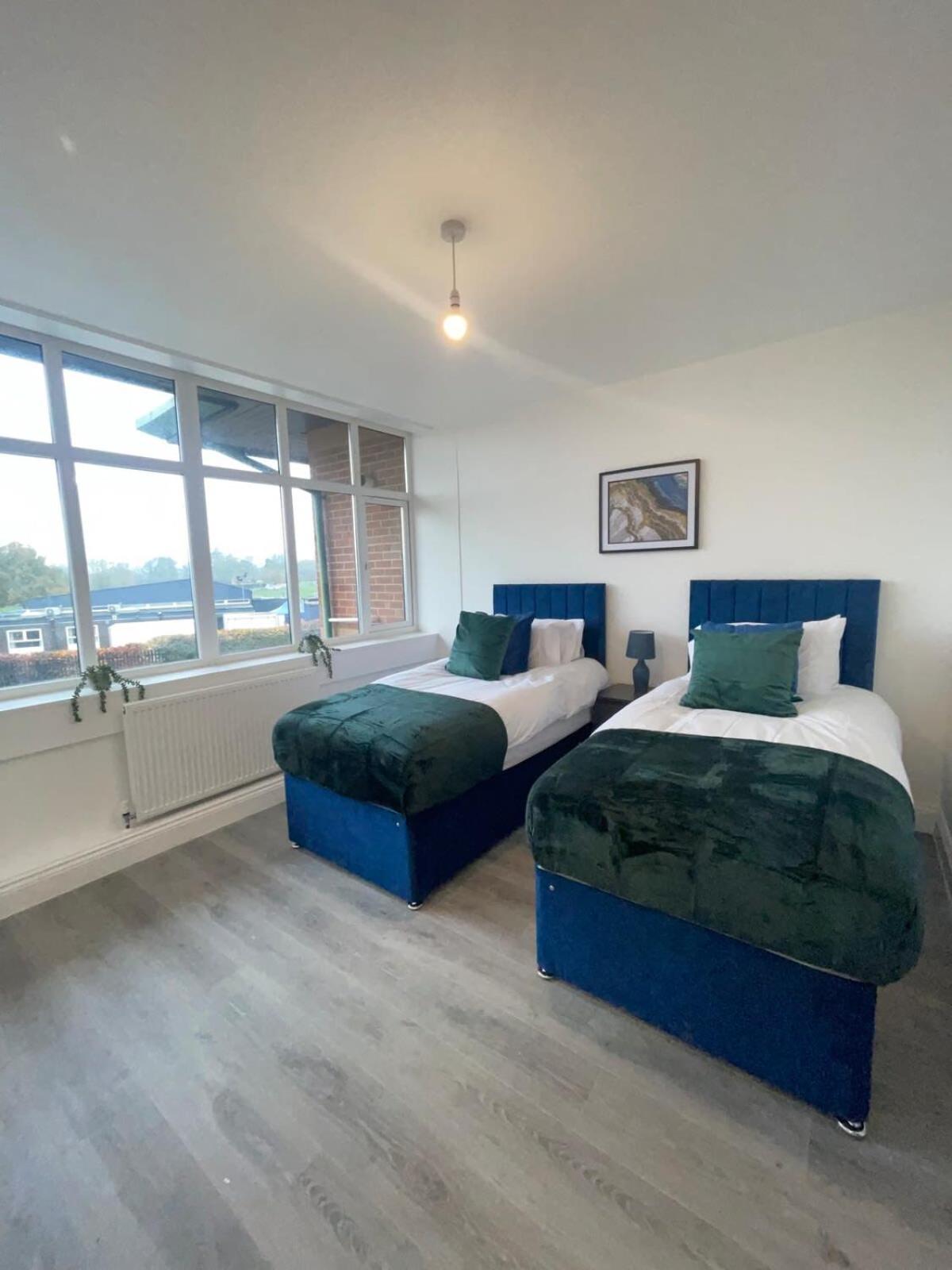 2 Bedroom Apartment - Flitwick - Contractor Friendly - Tourist Ready - Full Kitchen - Wifi - Smart Tv - Sofa Bed - Free Parking - Ideal For Short Or Long Stays Esterno foto